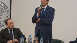 Prof. Paweł Skibiński, prof. Jan Żaryn i prof. Włodzimierza Suleja podczas dyskusji  „Sanacja i opozycja. Racje stron 1926-1935”. Źródło: Przystanek Historia