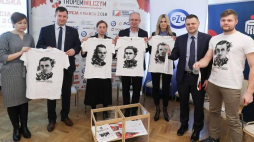 Sekretarz zarządu fundacji Wolność i Demokracja Lilia Luboniewicz (L), dyrektor fundacji Wolne Dźwięki Tomasz Staszewski (2L), rzecznik projektu Tropem Wilczym Barbara Konarska (3L),  wiceprezes IPN Krzysztof Szwagrzyk (C), Grażyna Kasiak z PZU (3P), Krzysztof Golubiewski z PKO BP (2P), żeglarz Filip Walczak (P) podczas konferencji nt. VI edycji Biegu Pamięci Żołnierzy Wyklętych Tropem Wilczym. Fot. PAP/P. Supernak
