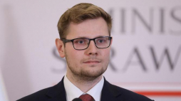 Wiceminister sprawiedliwości Michał Woś. Fot. PAP/R. Guz