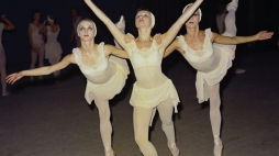 Próba spektaklu Polskiego Teatru Tańca Conrada Drzewieckiego. Poznań, 1976 r. Fot. PAP/PAI/B. Łopieński