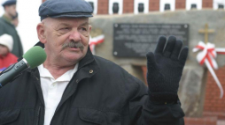 Abraham Segal podczas odsłonięcia pomnika poświęconego rodzinie Ulmów, 2004 r. Fot. PAP/J. Paszkowski