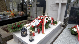 Uroczyste odsłonięcie odbudowanej mogiły Andrzeja Chołowieckiego "Szarego". Fot. PAP/M. Obara