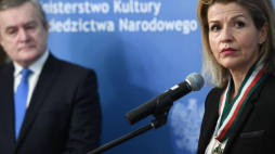 Skrzypaczka prof. Anne-Sophie Mutter odznaczona Złotym Medalem „Zasłużony Kulturze Gloria Artis” w siedzibie Ministerstwa Kultury i Dziedzictwa Narodowego w Warszawie. Fot. PAP/J. Turczyk 