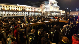 Centralna Droga Krzyżowa w Warszawie. Fot. PAP/B. Zborowski