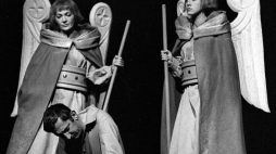 Próba generalna "Dziadów" Kazimierza Dejmka w Teatrze Narodowym - Gustaw Holoubek, Danuta Mniewska (L) i Jolanta Russek. Fot. PAP/CAF/M. Szyperko