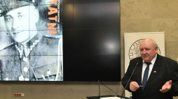 Syn Józefa Franczaka - Marek Franczak (P) podczas obchodów 100. rocznicy urodzin Józefa Franczaka ps. Laluś w Oddziale Instytutu Pamięci Narodowej w Lublinie. Fot. PAP/W. Pacewicz