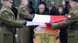 Uroczystości pogrzebowe łączniczki Powstania Warszawskiego Ewy Jeglińskiej ps. Ewa 319 na Cmentarzu Wojskowym na Powązkach w Warszawie. Fot. PAP/T. Gzell