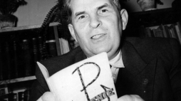 Warszawa 1957. Pedagog, harcmistrz, żołnierz Armii Krajowej Aleksander Kamiński. Fot. PAP/A. Mott