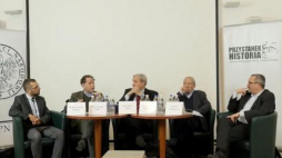 „Rok 1968 z perspektywy półwiecza” - debata w Przystanku Historia: (od lewej) dr hab. Patryk Pleskot, prof. Georges Mink, prof. Jerzy Eisler, prof. Andrzej Paczkowski i dr Piotr Gontarczyk. Źródło: profil IPN w serwisie YouTube - IPNtvPL