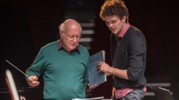  Pianista Szymon Nehring (P) podczas próby orkiestry Israel Camerata Orchestra Jerusalem pod dyrekcją Avnera Birona. Fot. PAP/W. Pacewicz