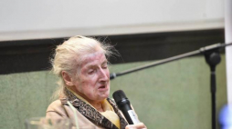 Spotkanie z byłą więźniarką obozu koncentracyjnego KL Ravensbrueck prof. Wandą Półtawską podczas wernisażu wystawy autorstwa Arkadiusza Szlachetki "Dzielne Kobiety z Neubrandenburga" w krakowskim Centrum Edukacyjnym IPN "Przystanek Historia". Fot. PAP/J. Bednarczyk