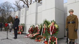Prezes IPN Jarosław Szarek przemawia podczas uroczystości na Cmentarzu Wojskowym na Powązkach w ramach obchodów Narodowego Dnia Pamięci Żołnierzy Wyklętych. Fot. PAP/R. Guz