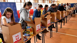 Wielkie pakowanie w ramach wielkanocnej edycji "Paczki dla Rodaka i Bohatera na Kresach" w Szczecinie. 20.03.2018. Fot. PAP/M. Bielecki