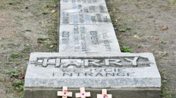 Miejsce którędy biegł tunel "Harry" na terenie obecnego Muzeum Obozów Jenieckich w Żaganiu. Fot. PAP/L. Muszyński