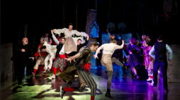  Spektakl "Wesele" w reż. Jana Klaty. Fot. M. Hueckel. Źródło: Narodowy Stary Teatr im. Heleny Modrzejewskiej w Krakowie 