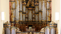 Miniatura barokowych organów (dzieło Michaela i Benjamina Englera z 1750-1761), które 9 czerwca 1976 strawił pożar. Źródło: Wikimedia Commons
