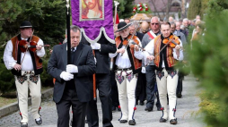 Uroczystości pogrzebowe dr. Leszka Allerhanda na cmentarzu parafialnym w Zakopanem. Fot. PAP/G. Momot