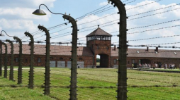 Teren byłego niemieckiego obozu koncentracyjnego i zagłady Auschwitz II-Birkenau. Fot. PAP/J. Bednarczyk