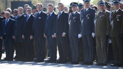 Prezydent Andrzej Duda, minister obrony narodowej Mariusz Błaszczak i szef Urzędu ds. Kombatantów i Osób Represjonowanych Jan Józef Kasprzyk podczas uroczystości święta Dowództwa Garnizonu Warszawa. Fot. PAP/J. Turczyk