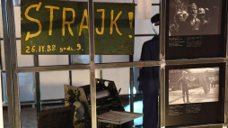 Wystawa "Huta stanęła. Strajk w Hucie im. Lenina 26 kwietnia - 5 maja 1988" w Muzeum PRL-u w Krakowie. Fot. PAP/J. Bednarczyk
