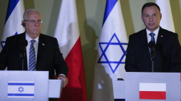 Prezydent Andrzej Duda (P) i prezydent Izraela Reuven Riwlin podczas oświadczenia dla mediów po spotkaniu w Centrum Dialogu i Modlitwy w Oświęcimiu. Fot. PAP/A. Grygiel