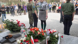 Uroczyste obchody 78. rocznicy Mordu Katyńskiego i Dnia Pamięci Ofiar Zbrodni Katyńskiej przed Pomnikiem Katyńskim w Łodzi, 13 bm. Fot. PAP/G. Michałowski