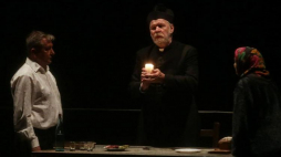 Fragment spektaklu "Popiełuszko" w zabrzańskim Teatrze Nowym. Fot. PAP/D. Gajda