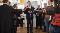 Prezes IPN Jarosław Szarek (C) oraz dyrektor oddziału IPN w Gdańsku prof. Mirosław Golon (4P) podczas konferencji prasowej dotyczącej obchodów 40. rocznicy utworzenia WZZ. Fot. PAP/A. Warżawa