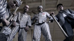 „Ucieczki przez druty – podziemny schron”. Źródło: Muzeum Auschwitz