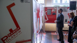 Otwarcie wystawy IPN pt. "Prawdy Polaków. Manifestacja odwagi i wiary" w gmachu I Liceum Ogólnokształcącego im. Jana Smolenia w Bytomiu. Fot. PAP/A. Grygiel
