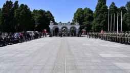 Obchody 83. rocznicy śmierci marszałka Józefa Piłsudskiego, 48. rocznicy śmierci gen. Władysława Andersa oraz 74. rocznicy rozpoczęcia bitwy o Monte Cassino - uroczystości przy Grobie Nieznanego Żołnierza na pl. Piłsudskiego w Warszawie. Fot. PAP/J. Turczyk