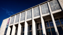 Gmach Główny Muzeum. Źródło: MNK