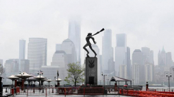 Pomnik Katyński w Jersey City. Fot. PAP/R. Pietruszka