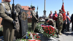 Uroczystości związane z 20. rocznicą powstania Pomnika Ofiar Zbrodni Katyńskiej na Placu Zamkowym w Warszawie. Fot. PAP/R. Pietruszka