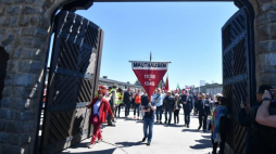 Obchody 73. rocznicy wyzwolenia niemiecko-austriackich obozów koncentracyjnych Mauthausen-Gusen. Fot. PAP/B. Zborowski