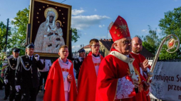 Kard. Kazimierz Nycz podczas uroczystości koronacji Cudownego Obrazu Matki Bożej Szkaplerznej. Fot. PAP/A. Guz