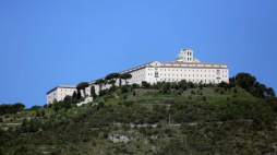 Widok na klasztor na Monte Cassino, 2014 rok. Fot. PAP/L. Szymański