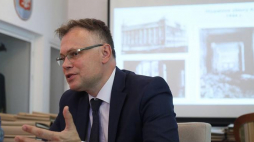 Poseł PiS Arkadiusz Mularczyk podczas posiedzenia Zespołu ds. Oszacowania Wysokości Odszkodowań Należnych Polsce od Niemiec za Szkody Wyrządzone w trakcie II Wojny Światowej w siedzibie AAN w Warszawie. Fot. PAP/L. Szymański