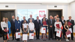 Marszałek Senatu Stanisław Karczewski podczas ogłoszenia wyników ogólnopolskiego konkursu plastycznego "Orzeł Biały - nasza duma",. Fot. PAP/J. Turczyk