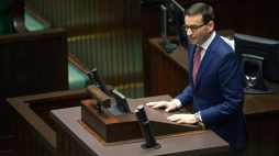 Wystąpienie premiera Mateusza Morawieckiego podczas debaty w Sejmie nad wnioskiem o odwołanie ministra kultury i dziedzictwa narodowego Piotra Glińskiego. Fot. PAP/M. Obara