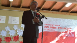 Stanisław Karczewski podczas spotkania z uczniami, ich rodzicami i nauczycielami szkół polskich w siedzibie Polskiej Macierzy Szkolnej „Millenium” w Comblain-la-Tour w Belgii. Fot. PAP/M. Obara