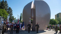 Centralne obchody Święta Dzieci Wojny przed Pomnikiem Martyrologii Dzieci w Parku Szarych Szeregów w Łodzi. Fot. PAP/G. Michałowski