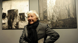Wystawa fotograficzna Tadeusza Rolke (na zdjęciu) pt. "Lekcja Pamięci" w Żydowskim Instytucie Historycznym. 2016 r. Fot. PAP/A. Rybczyński