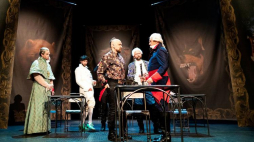 Jan Peszek (P) i Jan Klata podczas próby medialnej spektaklu "Wielki Fryderyk" w Teatrze Polskim w Poznaniu. Fot. PAP/M. Zakrzewski  