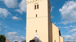 Kościół w Hajdukach Nyskich. Źródło: Wikimedia Commons