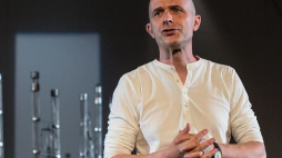 Reżyser Grzegorz Bral. 2017 r. Fot. PAP/M. Kulczyński