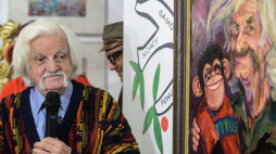 Henryk Jerzy Chmielewski "Papcio Chmiel" podczas wernisażu wystawy pt. "Papcio Chmiel i Jego Podopieczni" w warszawskim Muzeum Karykatury. 2015 r. Fot. PAP/J. Kamiński