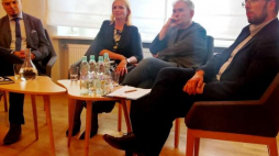 Uczestnicy dyskusji „Nowa Ameryka. Pożegnanie z wiekiem XX?”