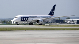Boeing 787 Dreamliner należący do PLL LOT. Fot. PAP/D. Delmanowicz