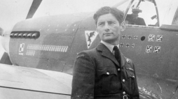 Kpt. Eugeniusz Horbaczewski. 02.08.1944. Fot. Imperial War Museums. Źródło: Wikimedia Commons